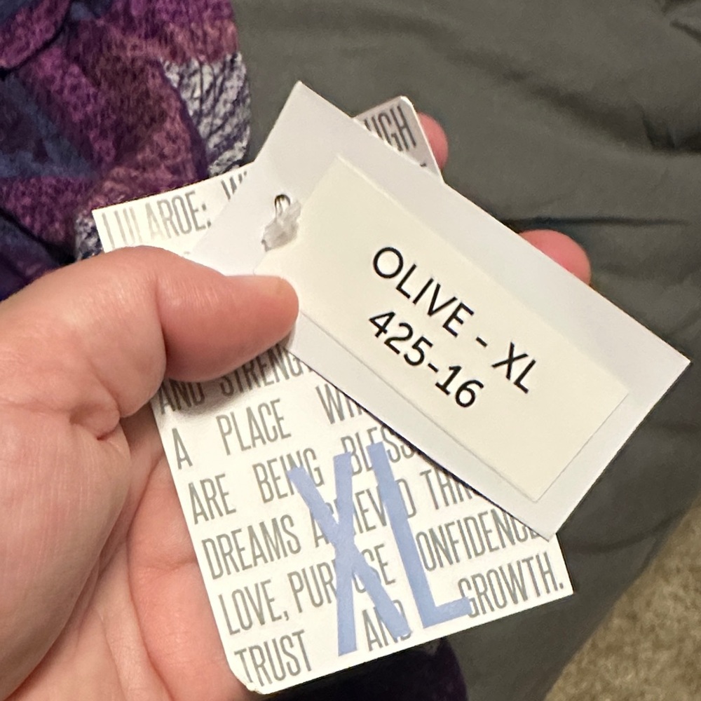 LuLaRoe Purple Chevron Short Sleeve Scoop Neck Top - Picture 4 of 4